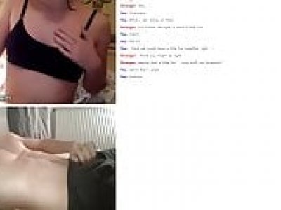 Une adolescente étonnante se dénude sur un chat sexuel cam2cam