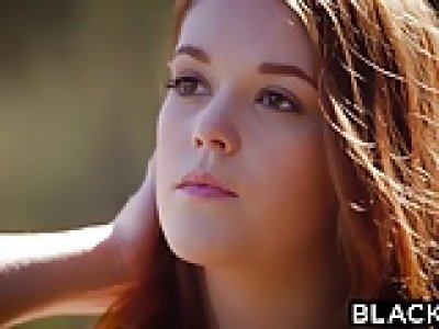 BLACKED Redhead Kimberly Brix First Interracial Threesome (en anglais)