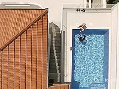 La superbe Izzy se fait baiser la chatte serrée de sa blonde au bord de la piscine HD