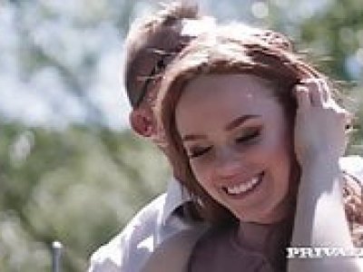 Private.com - La rousse sexy Ella Hughes chevauche une bite dure !