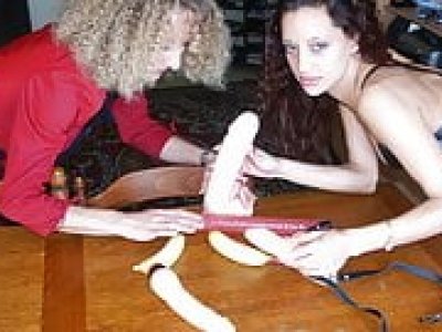 Casting lesbien d'adolescentes par une milf avec des jouets - compilation amateur