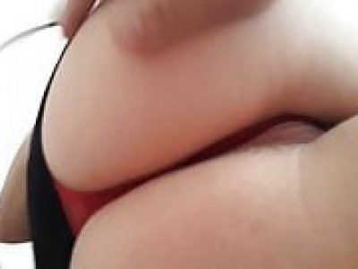 Pussyslip Yng Gf, ne peut pas cacher sa chatte dans des strings