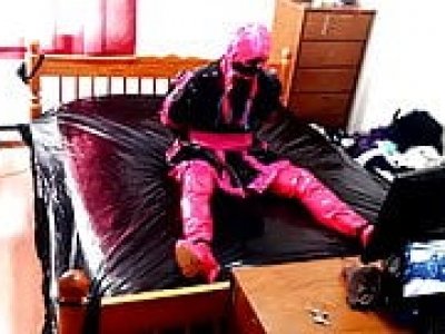 Sissy Maids Self Bondage 5-1-2020 peut être traduit en français par 