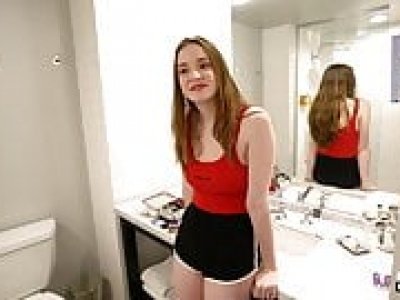 Real Teens - Hazel Moore, 19 ans, se fait baiser.