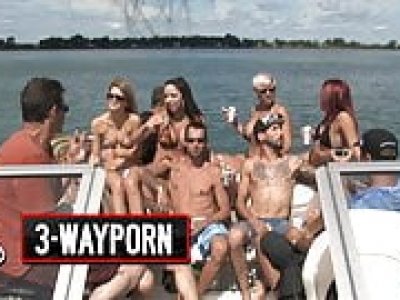 Porno 3-Way - Orgie de groupe en bateau à moteur - Partie 1