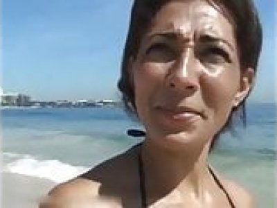 Mon ami a ramassé une MILF brésilienne sexy