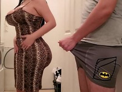 Une belle-mère au gros cul baise son fils accro au porno dans la buanderie 1080p