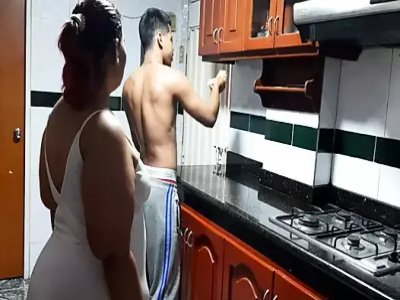 Baiser le voisin dans la cuisine