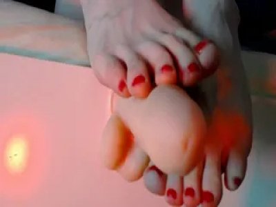 orteils avec vernis rouge dans l'huile footjob masturbation par march foxie