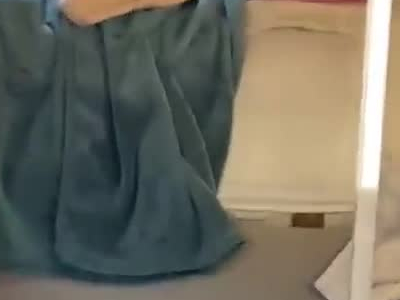 she can move that tiny ass
