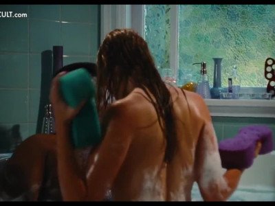 Célébrités dénudées - Gros seins naturels