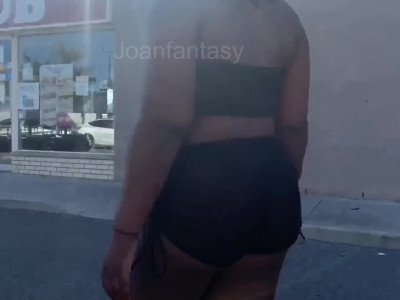 Porter des shorts transparents lors d'une sortie
