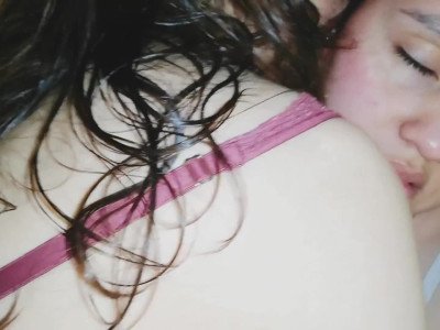 J'ai un fétiche : ça m'excite d'avoir les oreilles embrassées.