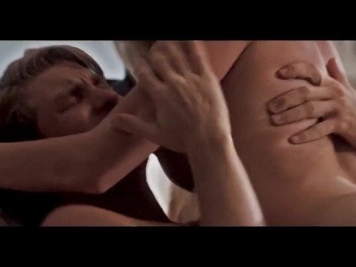 La célébrité Amber Heard se défonce et se balance : Porno HD gratuit 71