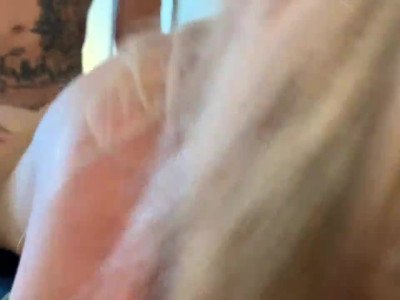La femme la plus sexy du monde baise l'énorme bite d'un étranger