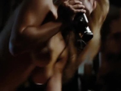 Julianna Guill se fait baiser dans Friday The 13th (2009)