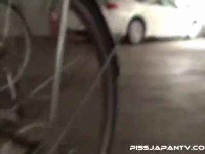 Les Japonaises ne peuvent pas se retenir de faire pipi en public