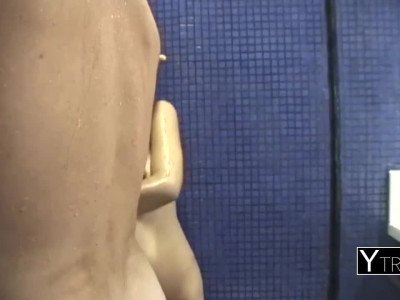 Sucer des bites pour de l'argent facile n'a jamais été aussi bon que maintenant après avoir vu ce gars.