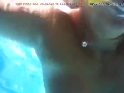 Gros nichons sous l'eau 5