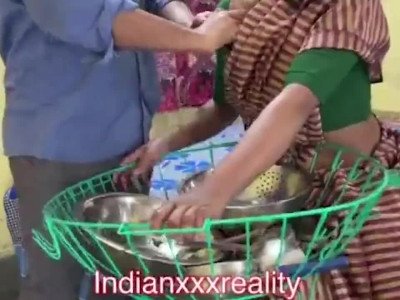 Bartan bechne wali ko ghar me bula kar jabardasti chod diya.