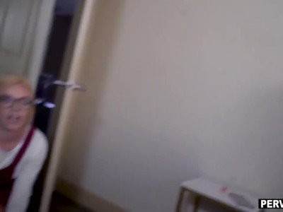 Un triangle amoureux fou avec ma belle-mère et ma belle-soeur adolescente HD.