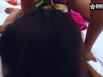 Une femme Desi qui partage avec un Baba ( Hindi Audio )