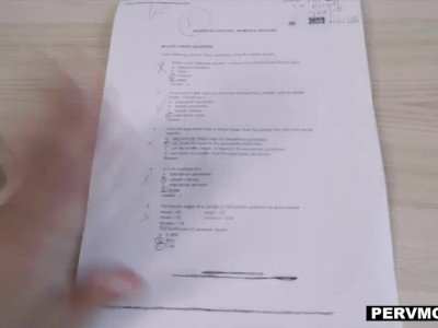 Pervmom - Une belle-mère plantureuse suce et baise la bite de son beau-fils pour le libérer... HD