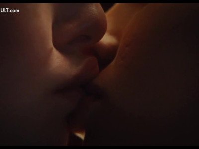 Célébrités nues - Baisers lesbiens de célébrités