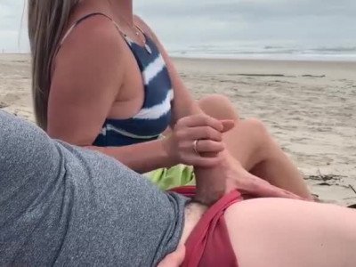 Beachsex devant des inconnus