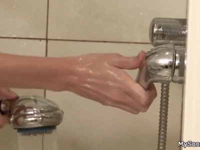 Un grand-père se tape la meuf de son petit-fils
