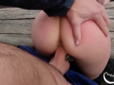 Couple amateur baisant sur un sentier de randonnée, Porn 62 :