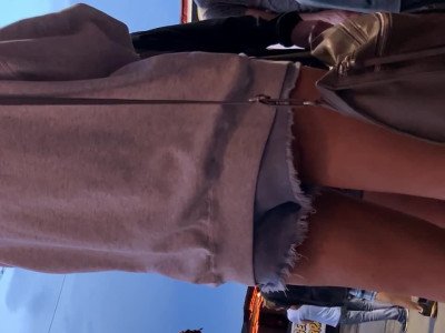 Des putes au cul insolent en culotte courte