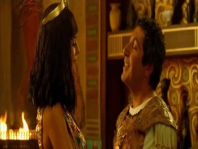 Monica Bellucci super sexy dans Asterix & Obelix