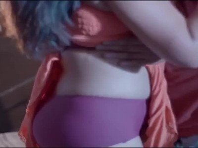 Une femme insatisfaite baise avec son nouveau voisin marié