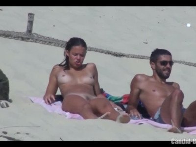 Scènes de plage de militantes nudistes chaudes et sexy Caméra espionne Voyeur