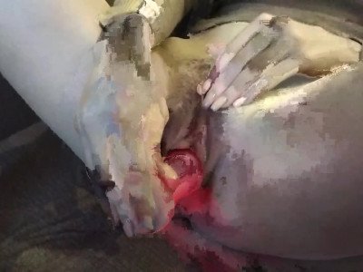 Belle-mère qui doigte une chatte serrée