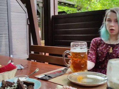 Contrôle à distance de l'orgasme de ma demi-sœur au pub : Porno gratuit 53