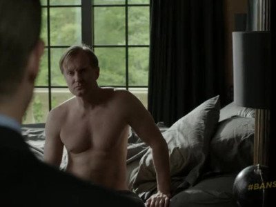Lili Simmons nue dans Banshee