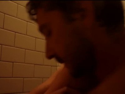 Margaret Qualley Aime-moi comme tu me détestes Sexe nu...