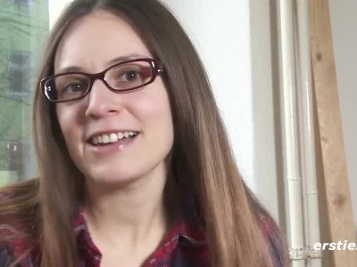 Ersties - Die kreative Lena B. tüftelt gerne an sich selbst